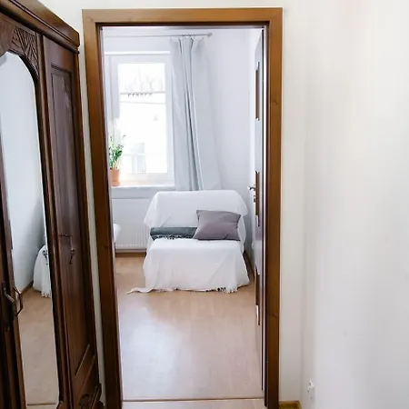 Apartment Concierge Saxon